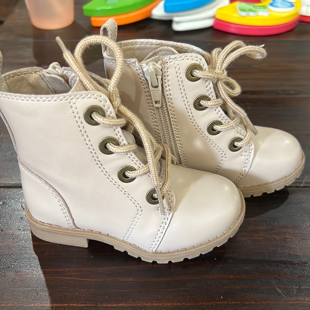 Beige/pink lace up boots w zipper sz 6